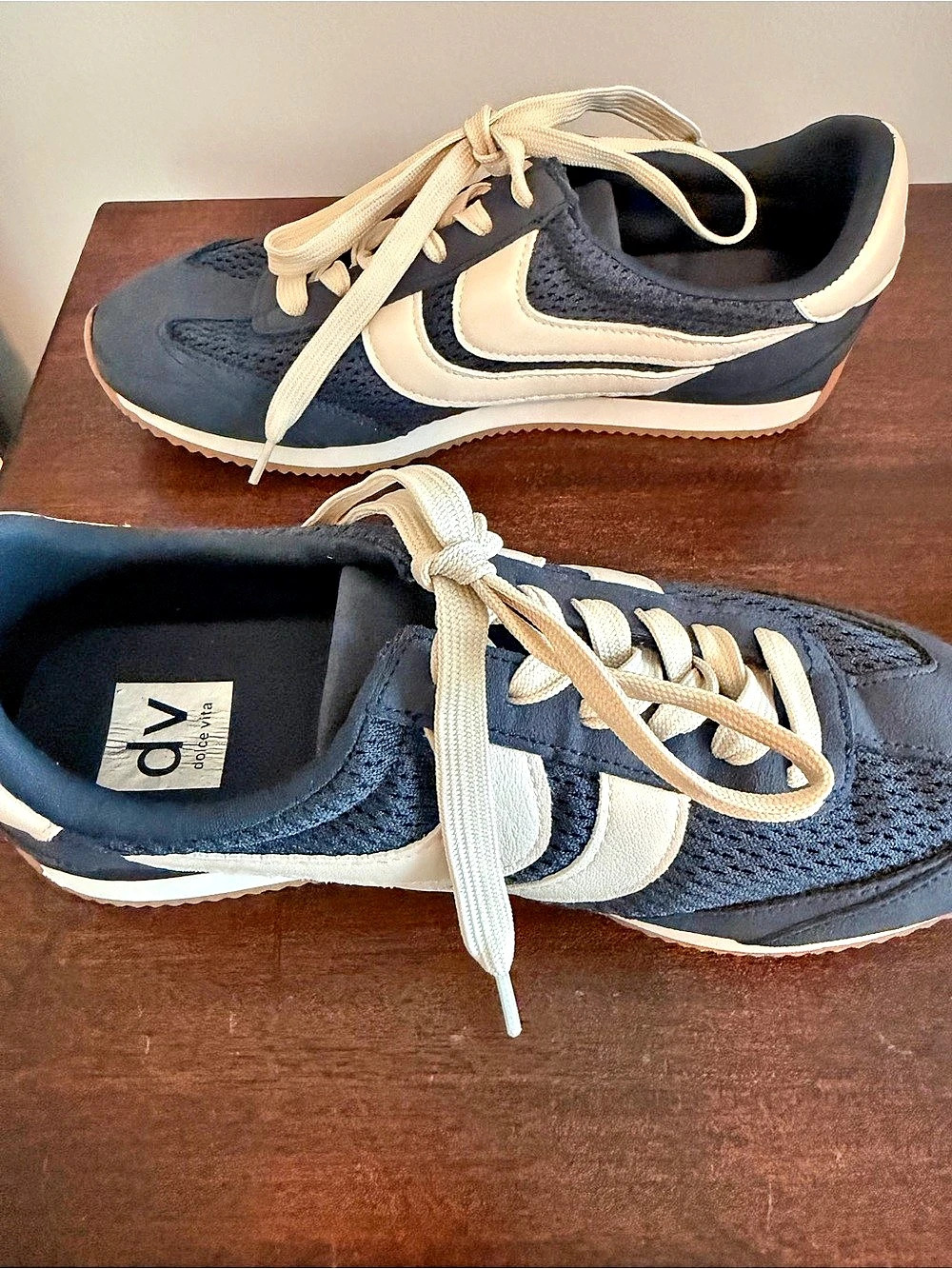 Dolce Vita Women's Blue & White Sneakers Like New sz 7.5 but runs large
